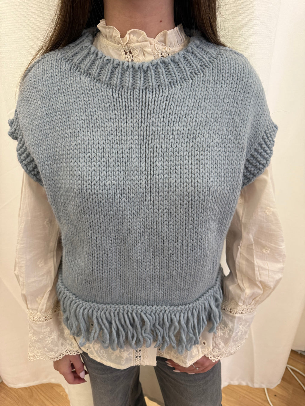 Pull en laine sans manches à franges