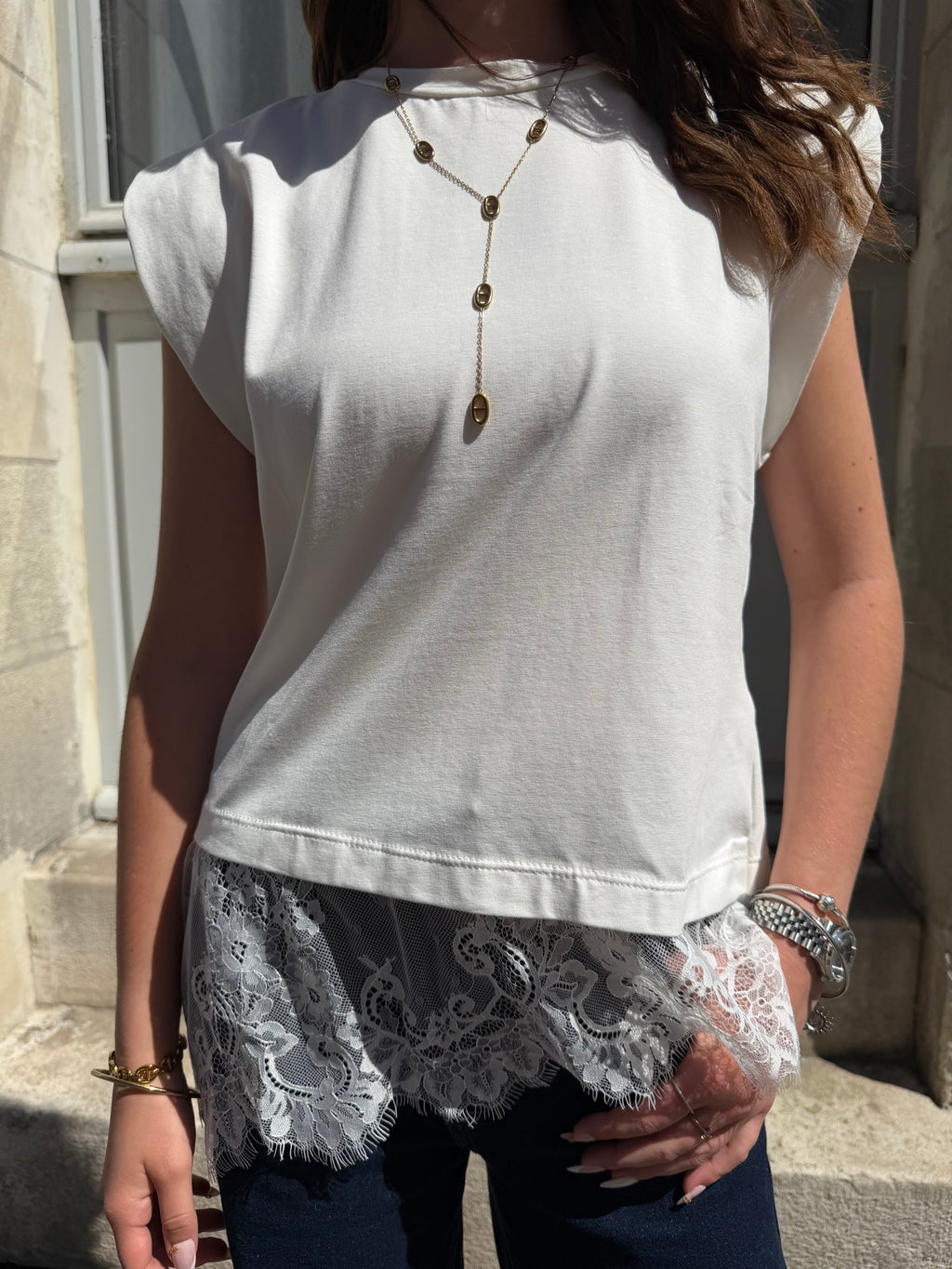 T-shirt épaulettes sans manches à dentelle