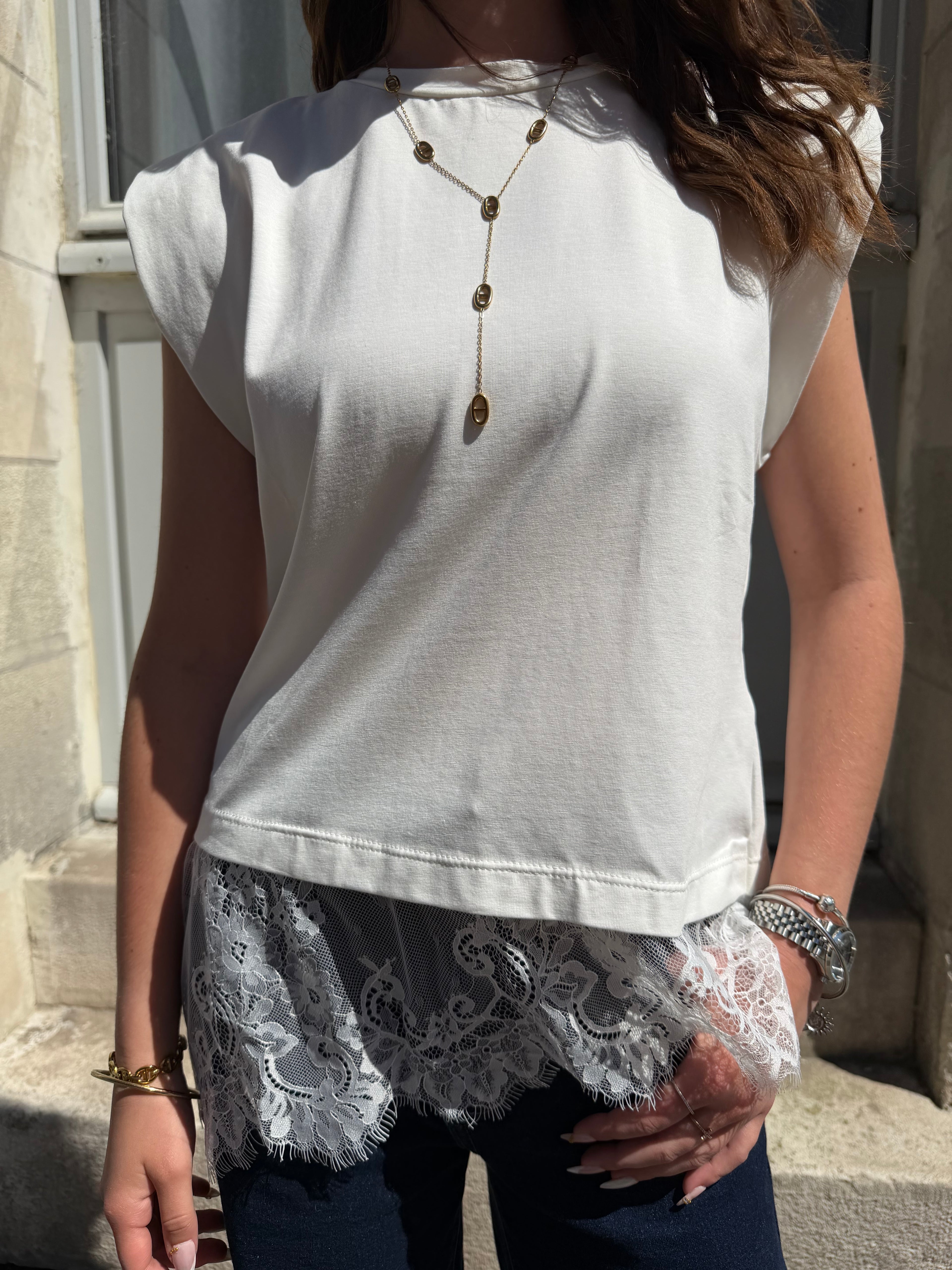 T-shirt épaulettes sans manches à dentelle