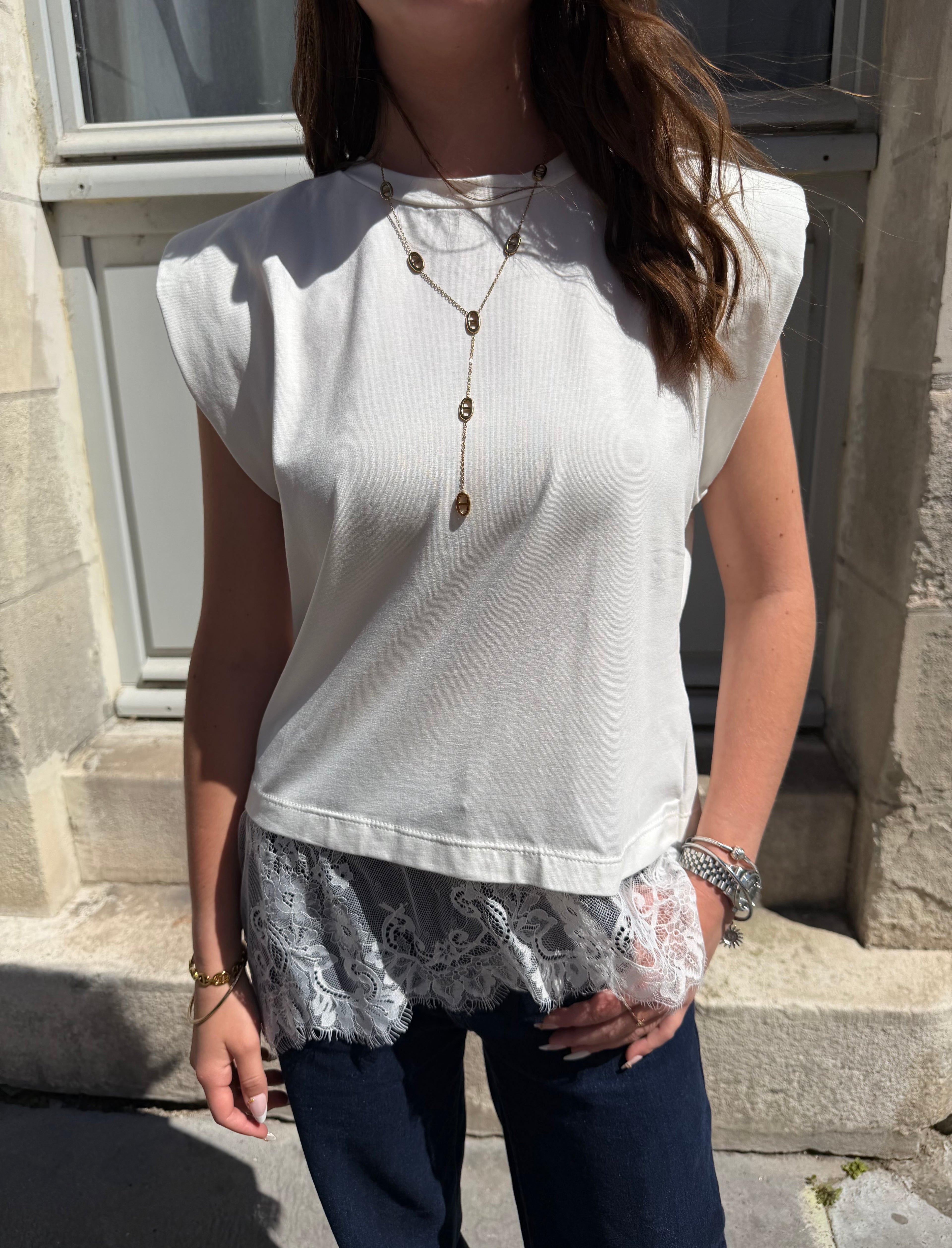 T-shirt épaulettes sans manches à dentelle