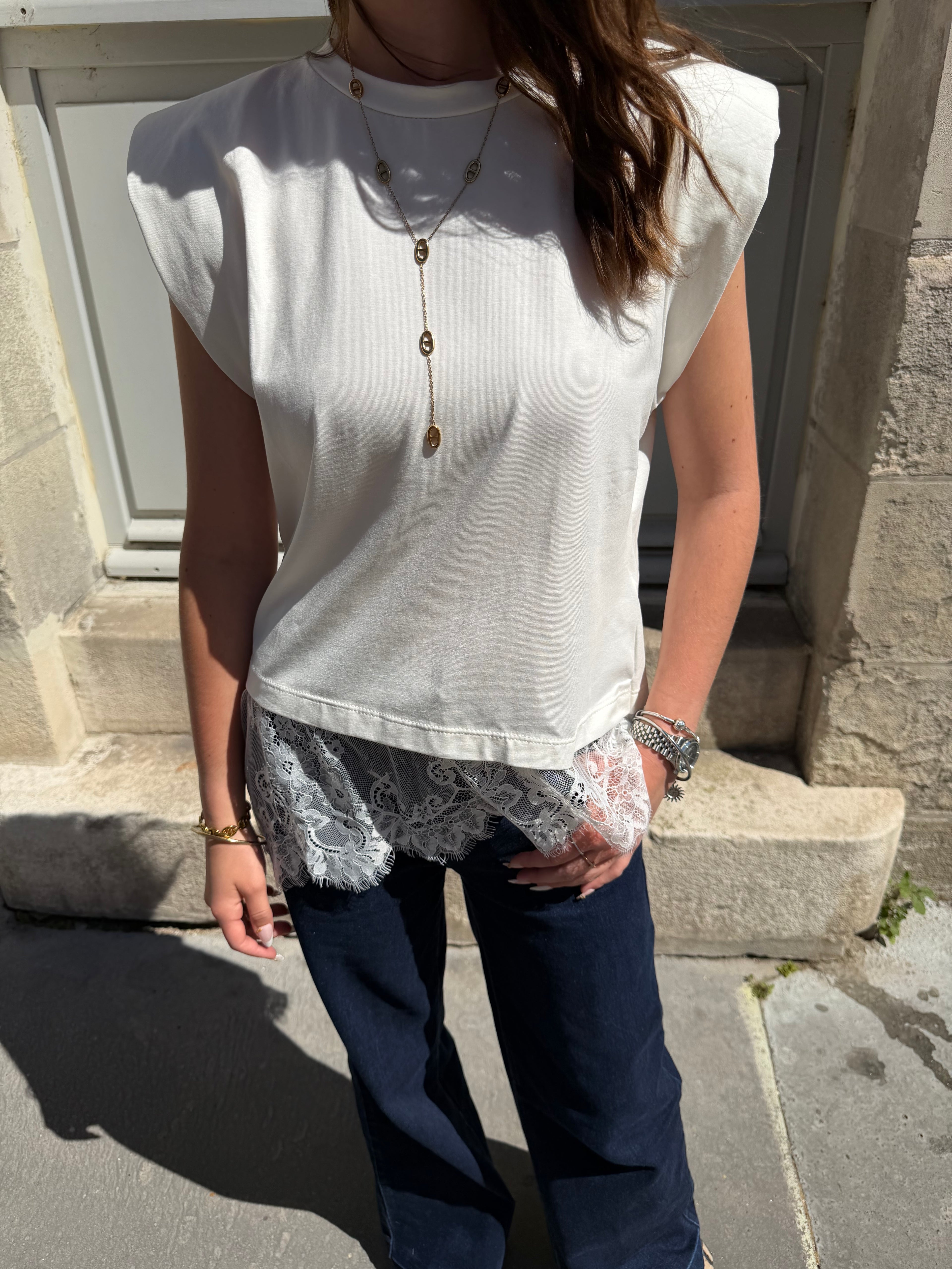 T-shirt épaulettes sans manches à dentelle